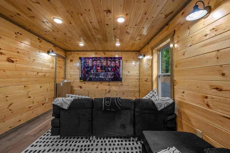 at flashy splashy lodge a 4 bedroom cabin rental located in gatlinburg