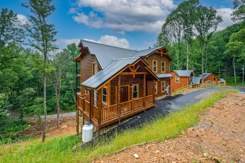 at flashy splashy lodge a 4 bedroom cabin rental located in gatlinburg