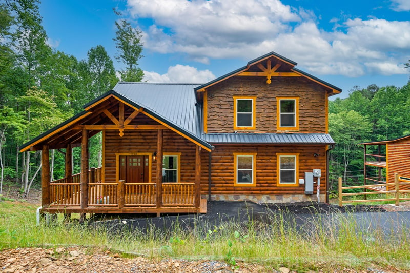 at flashy splashy lodge a 4 bedroom cabin rental located in gatlinburg