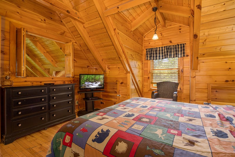 Bedroom amenities at Moonbeams  Cabin Dreams, a 3 bedroom cabin rental located in Pigeon Forge