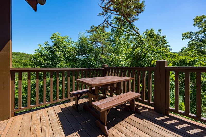 Picnic table at Moonbeams  Cabin Dreams, a 3 bedroom cabin rental located in Pigeon Forge