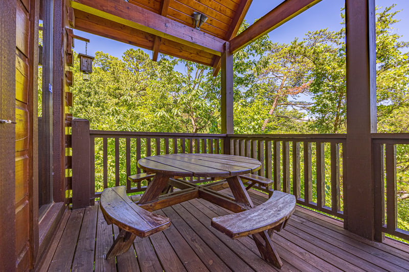 Round picnic table at Moonbeams  Cabin Dreams, a 3 bedroom cabin rental located in Pigeon Forge