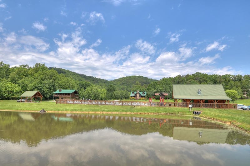 Resort for Moonbeams  Cabin Dreams, a 3 bedroom cabin rental located in Pigeon Forge