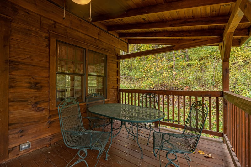 Table and Chairs under Covered Deck at Tammys Place At Baskins Creek