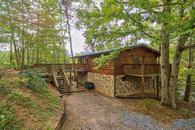 Parking at Birds Eye View, a 2bedroom cabin rental located in Gatlinburg