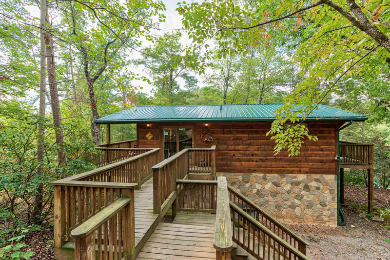 Deck at Birds Eye View, a 2bedroom cabin rental located in Gatlinburg