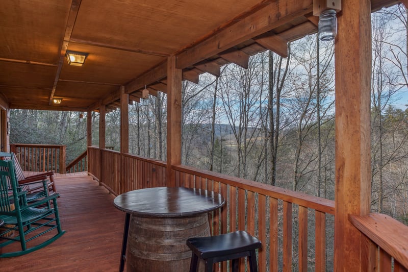 Outdoor dining space at Moonshiners Ridge, a 1bedroom cabin rental located in Pigeon Forge