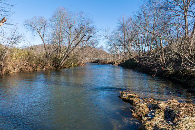 Near Moonshiners Ridge, a 1bedroom cabin rental located in Pigeon Forge