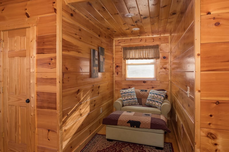 at moonshine memories a 2 bedroom cabin rental located in gatlinburg