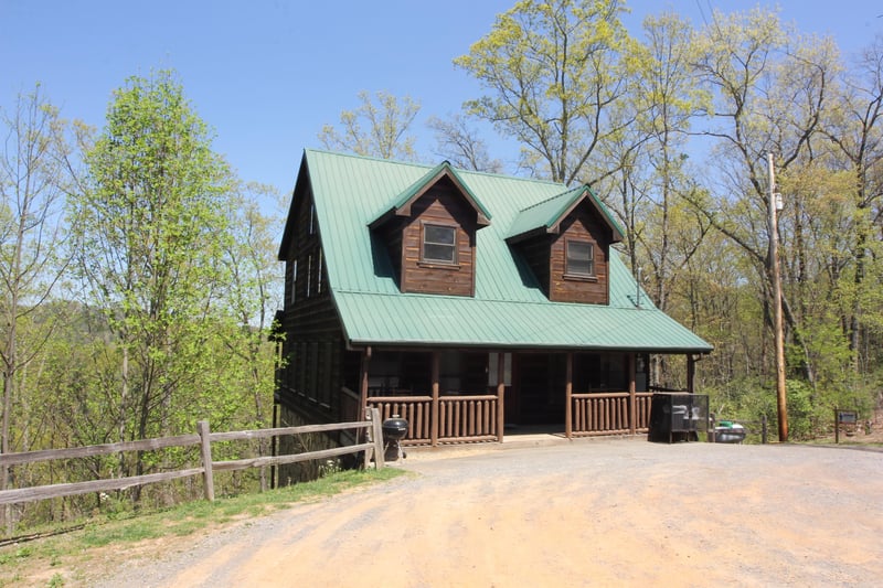 Moonshine Memories, a 2 bedroom cabin rental located in Gatlinburg