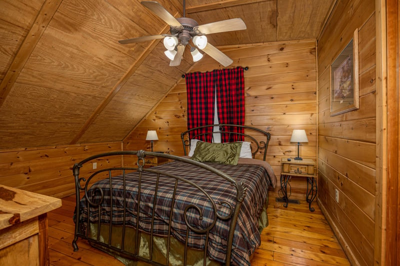 Upstairs bedroom at Lincoln Logs, a 2 bedroom cabin rental located in Gatlinburg