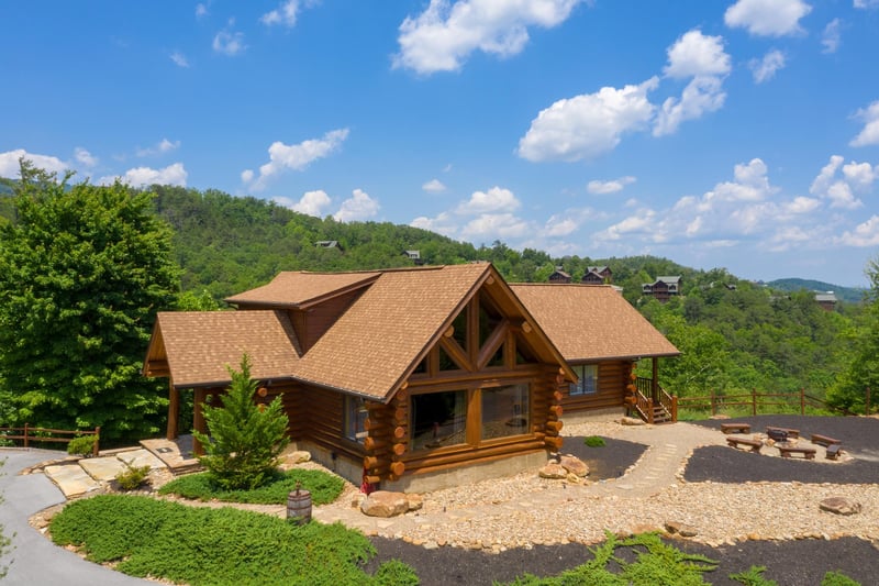 Gods Country, a 4 bedroom cabin rental located in Pigeon Forge