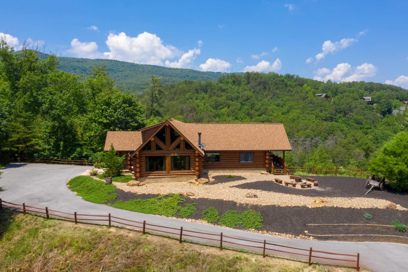 Cabin and driveway at Gods Country, a 4 bedroom cabin rental located in Pigeon Forge