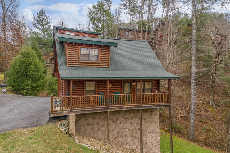 Exterior of Let the Good Times Roll, a 2 bedroom cabin rental located in Pigeon Forge