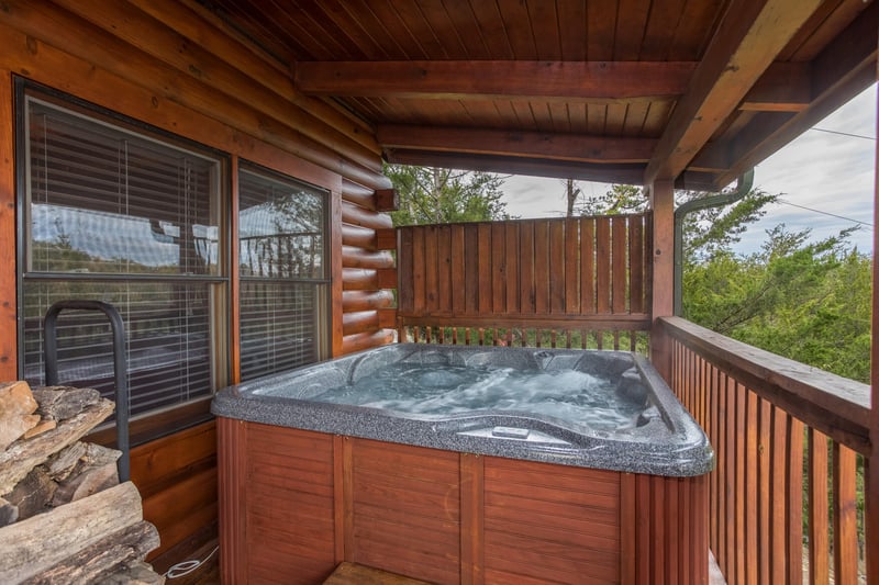 Hot tub at Eagles Nest, a 2bedroom cabin rental located in Sevierville