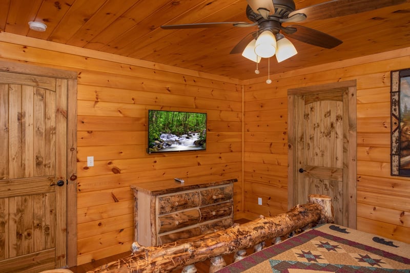 Bedroom with a tv and dresser at Four Seasons Palace, a 5bedroom cabin rental located in Pigeon Forge