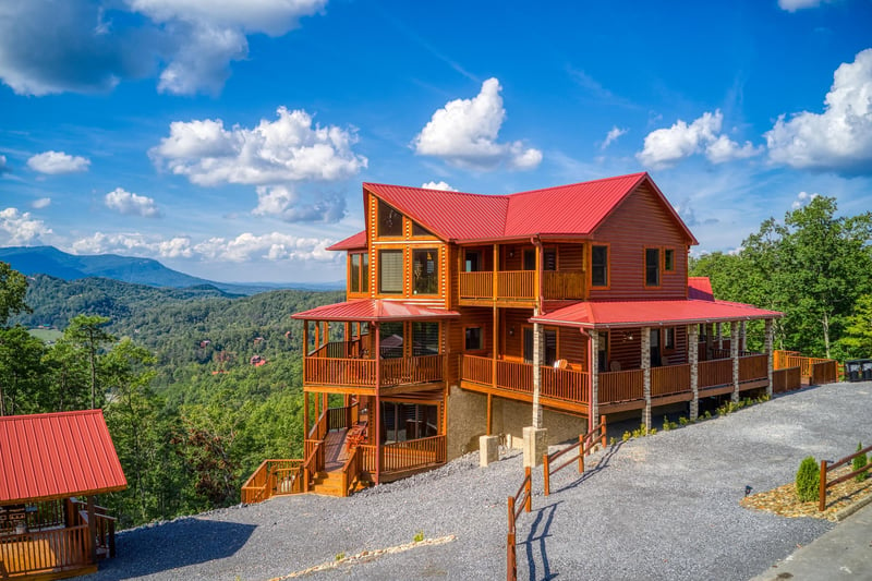 Exterior view of the cabin, parking area, and picnic area at Four Seasons Palace, a 5bedroom cabin rental located in Pigeon Forge