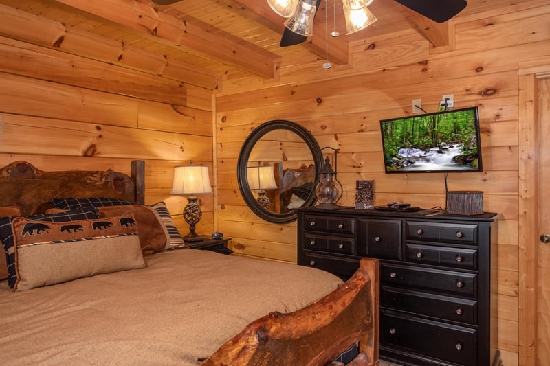 Second bedroom with dresser and television at Bears Eye View, a 2bedroom cabin rental located in Pigeon Forge