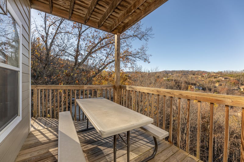 Picnic table on the deck at Le Bear Chalet, a 7 bedroom cabin rental located in Gatlinburg