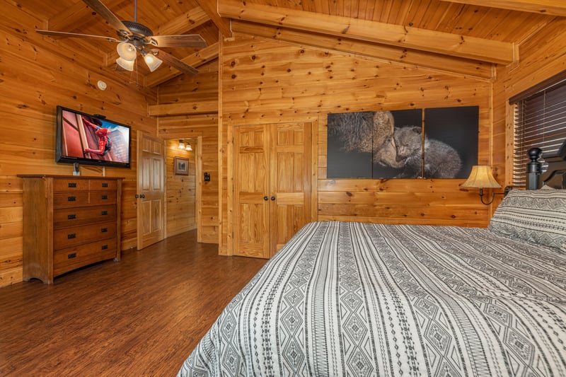 Master bedroom amenities at Loving Every Minute, a 5 bedroom cabin rental located in Pigeon Forge