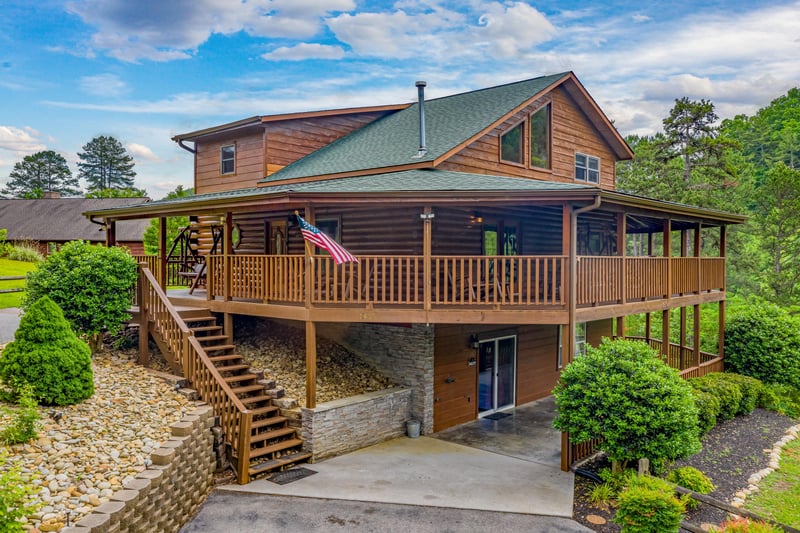 Almost Bearadise, a 4 bedroom cabin rental located in Pigeon Forge