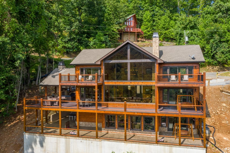 Black Bears  Biscuits Lodge, a 6 bedroom cabin rental located in Pigeon Forge