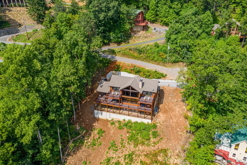 Black Bears  Biscuits Lodge, a 6 bedroom cabin rental located in Pigeon Forge