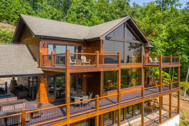 Black Bears  Biscuits Lodge, a 6 bedroom cabin rental located in Pigeon Forge