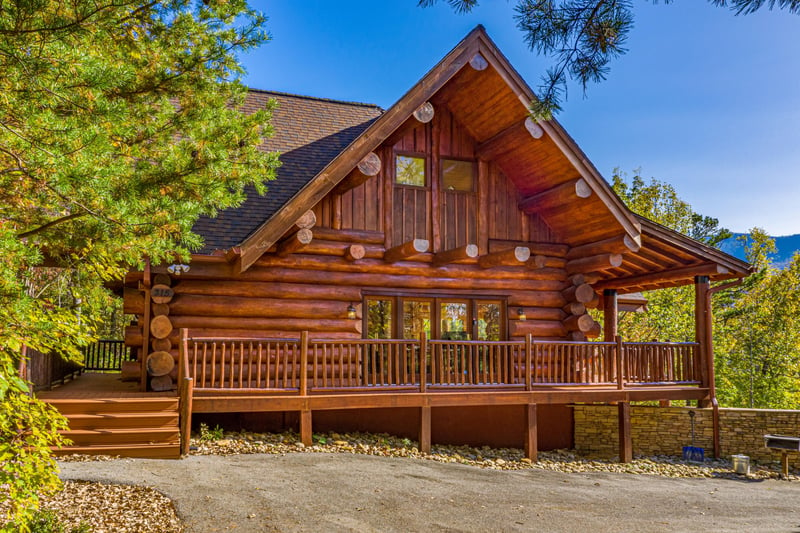 Grizzlys Den, a 5 bedroom cabin rental located in Gatlinburg