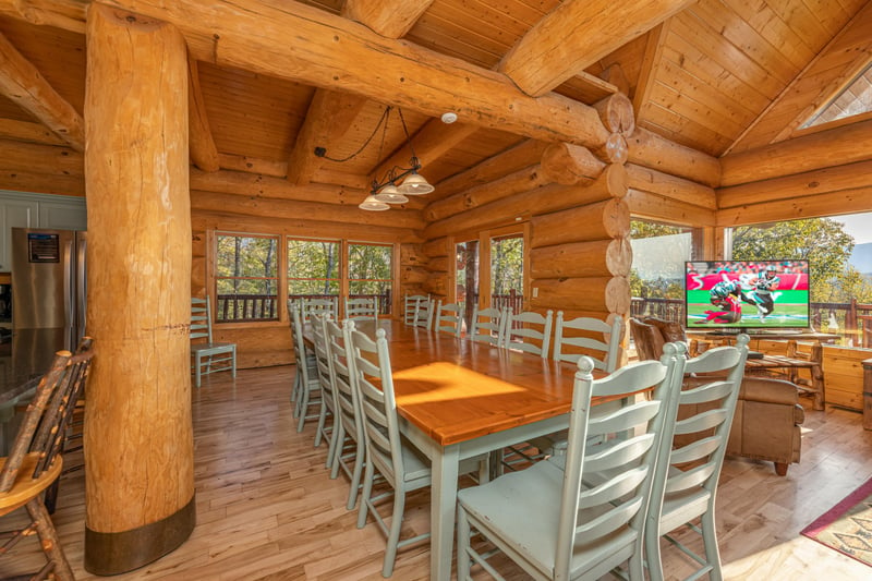 Dining space at Grizzlys Den, a 5 bedroom cabin rental located in Gatlinburg